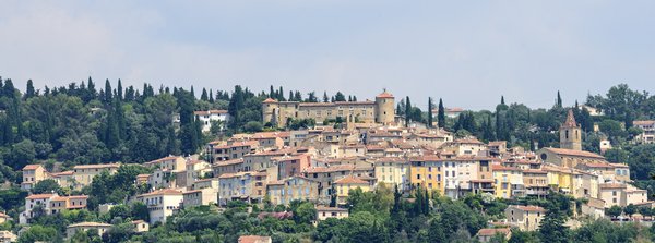 Comment organiser un séjour en Provence avec des visites de distilleries et des ateliers de fabrication de savon?